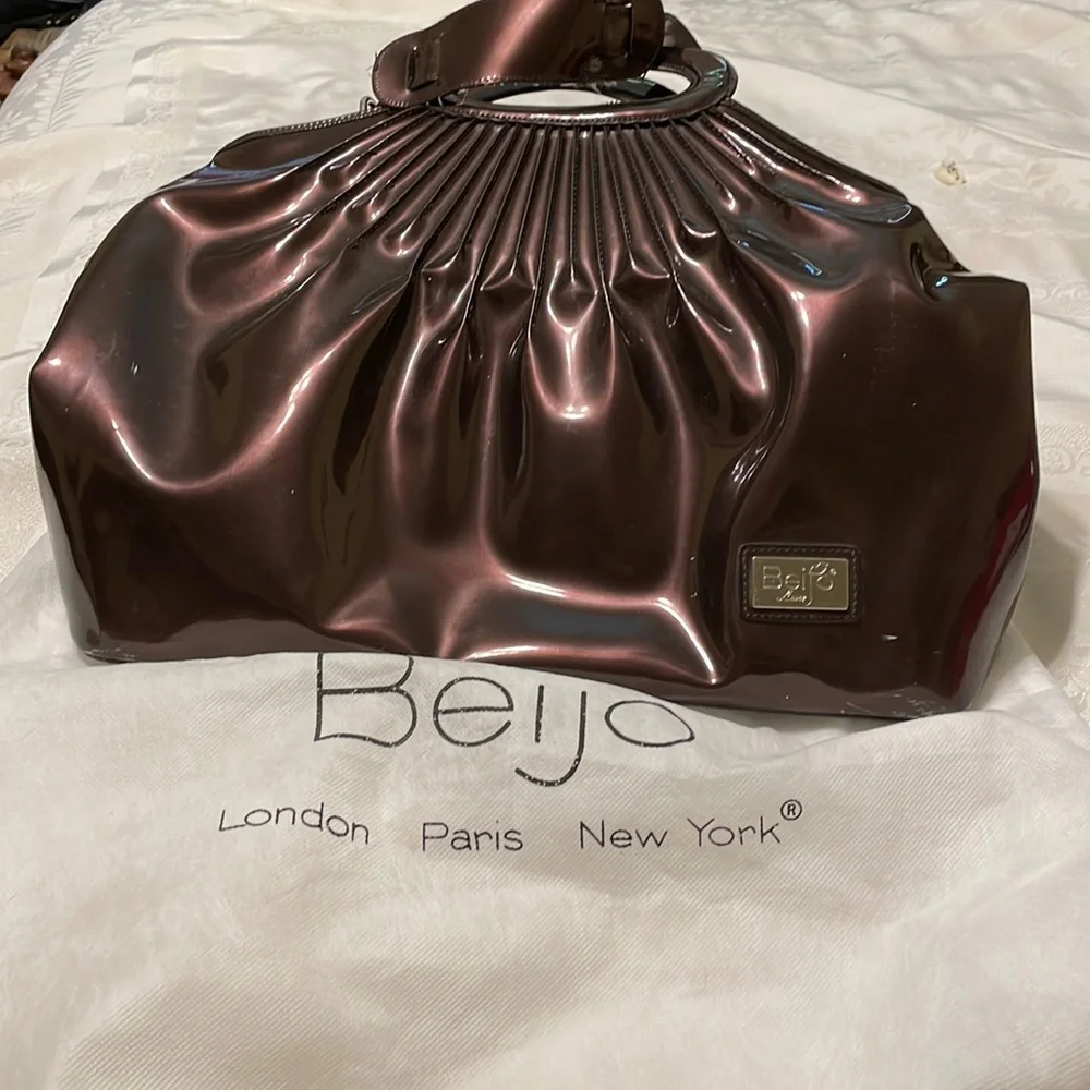Beijo large brown/bronze shiny patent purse with dust cover (Mlb)